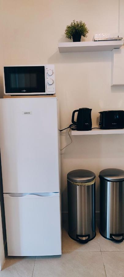 Le Studio Des Tours - Parking Apartment Arles Luaran gambar